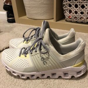 On Cloud Cloudswift Running Shoes